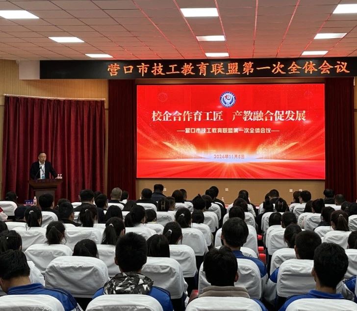 會(huì)議現(xiàn)場(chǎng).jpg 會(huì)議現(xiàn)場(chǎng).jpg